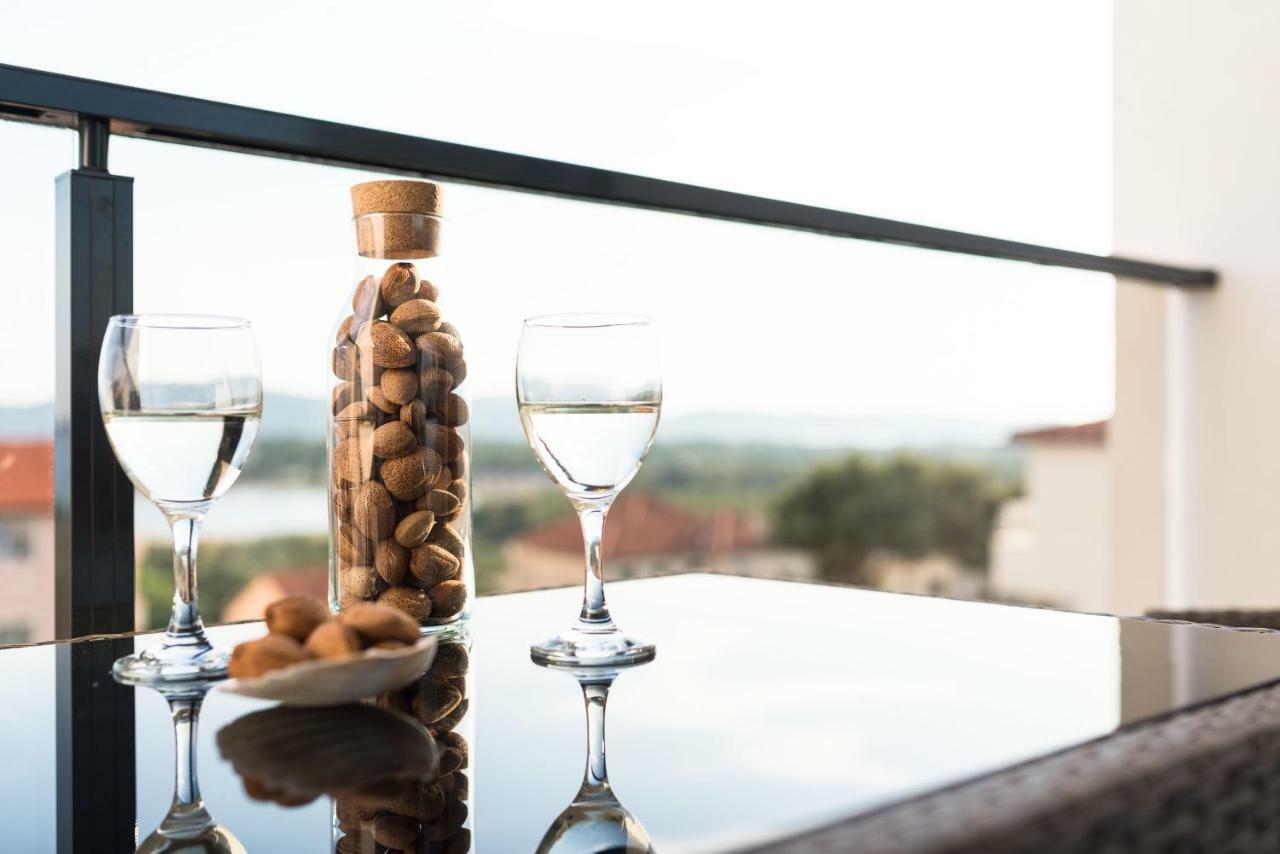 Croatica Suites Podsolarsko Sibenik Bagian luar foto